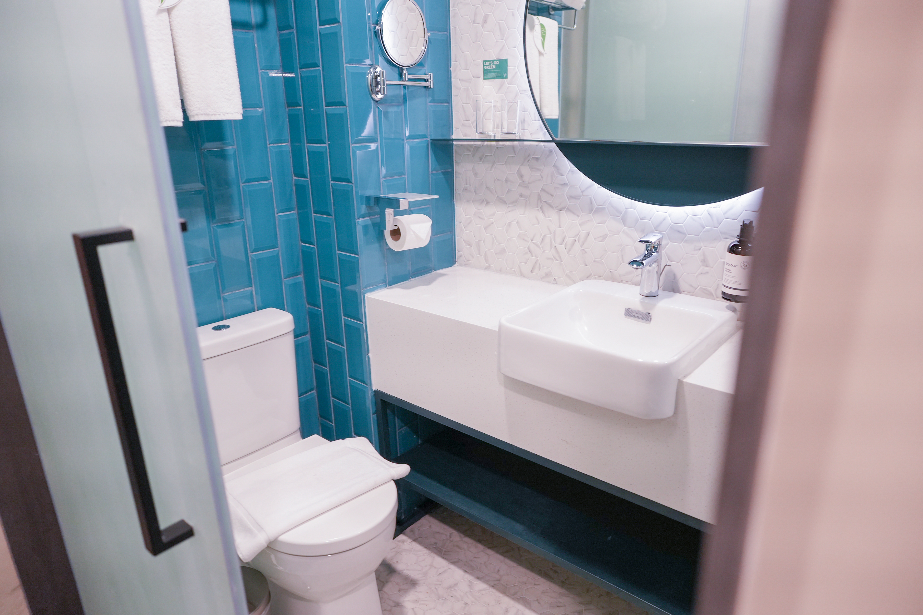 bathroom - toilet (separate)